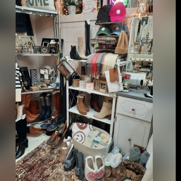 ❤️ Like this Listing To Be Notified for Live Shows Again Soon🥰💕 - Picture 2 of 8